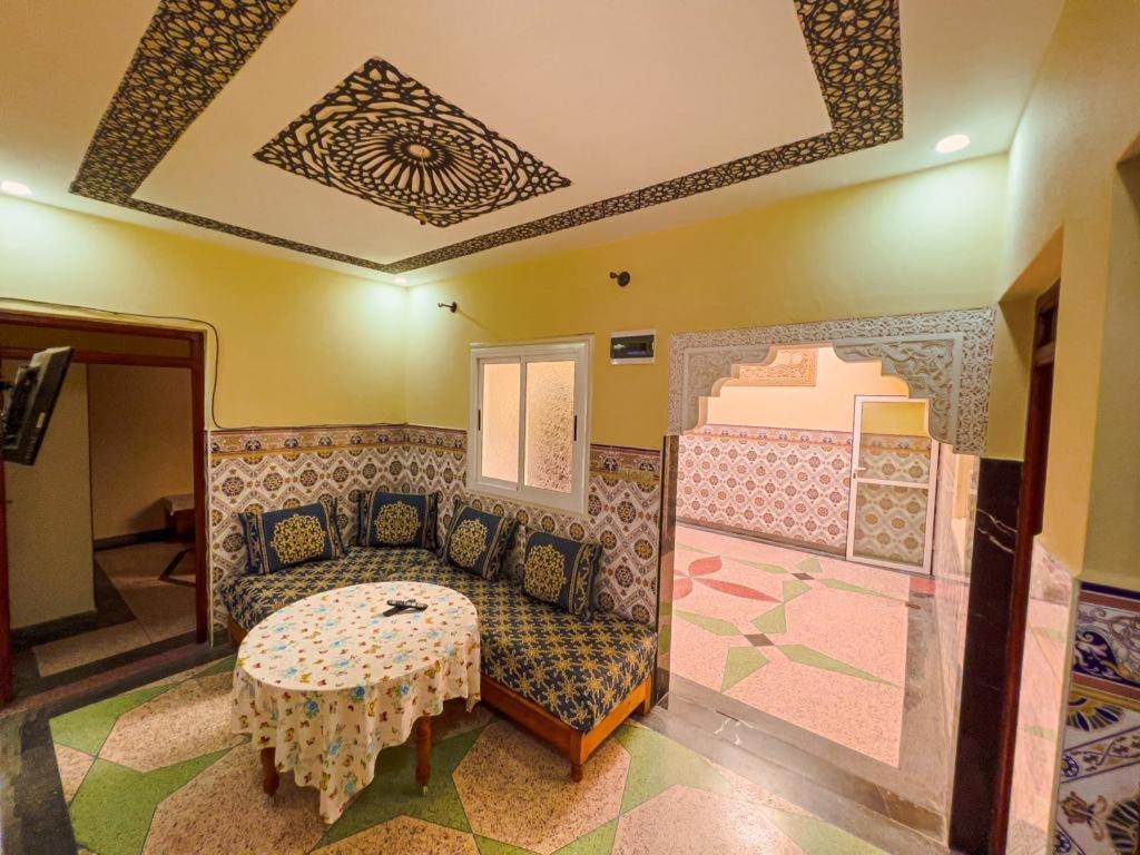Dar Haut De Gamme Et A Un Prix Imaginaire Hostcom For Families Only Oujda Exteriör bild